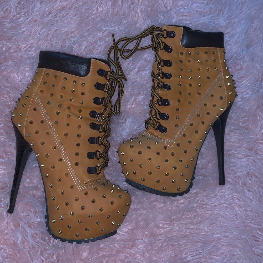 Boot heels
